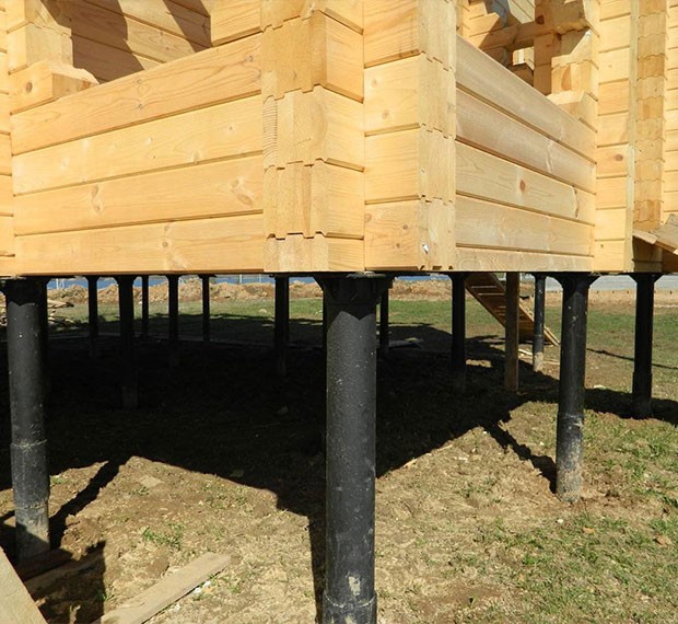 Винтовой фундамент под дом из бруса в Карасуке